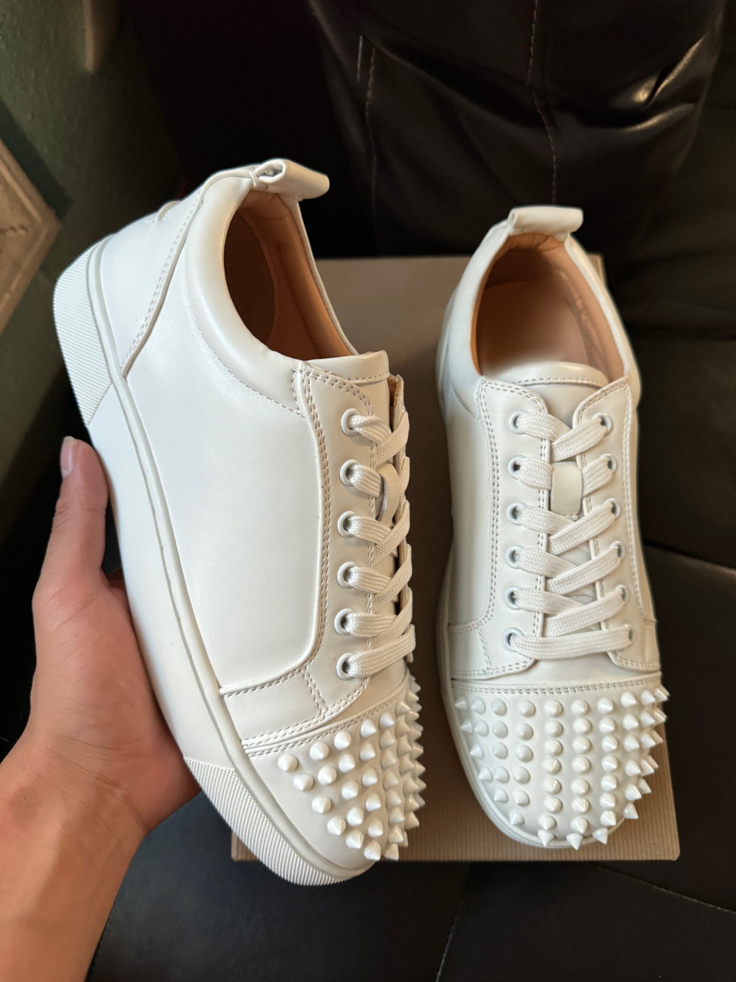 White spikes