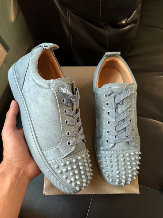 Grey Spikes